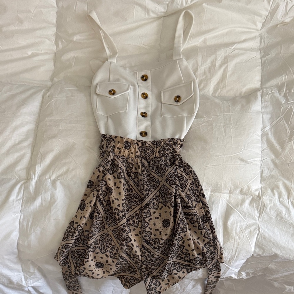 J for Justify White and Brown Paisley Top